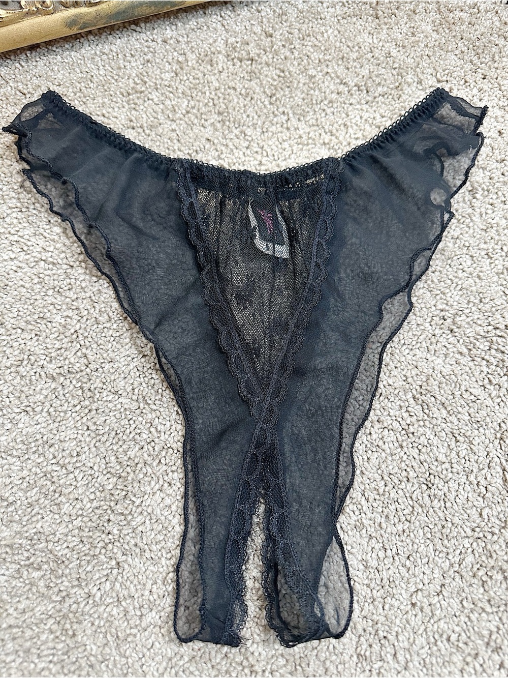 New Vintage Frederick's Of Hollywood Made in USA Black Frilly Thong Size Small